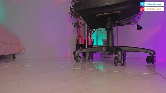 charlotte  grey online show from 09/20/25, 08:21