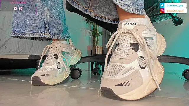 charlotte  grey online show from 10/15/25, 08:20