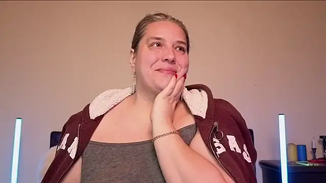 Snapshot of Niter chatting on 11/27/25, 09:39 Niter online show from 11/27/25, 09:39