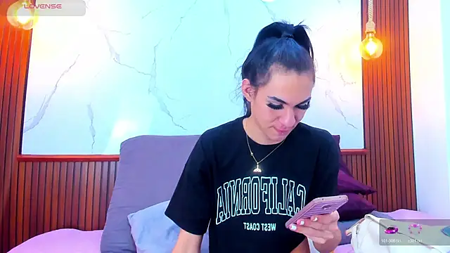 Snapshot of Mia_thompson_19 chatting on 11/14/25, 05:44 Mia thompson 19 online show from 11/14/25, 05:44