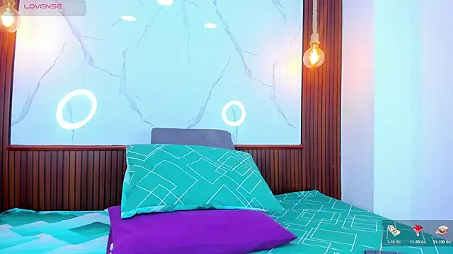 Mia thompson 19 online show from 03/18/26, 08:01