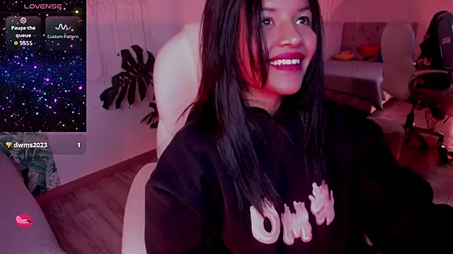 petite molly  online show from 11/28/25, 12:19