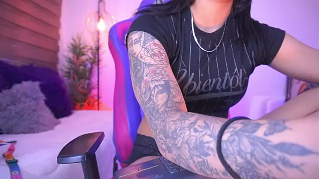 Snapshot of madelyn_rose_ chatting on 12/02/25, 01:33 madelyn rose online show from 12/02/25, 01:33