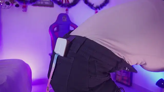 Snapshot of madelyn_rose_ chatting on 12/14/25, 01:27 madelyn rose online show from 12/14/25, 01:27