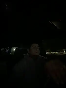 Snapshot of elwhite1996 chatting on 11/15/25, 03:04 elwhite1996 online show from 11/15/25, 03:04