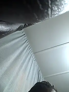 Snapshot of ExclusiveLeexx chatting on 11/18/25, 04:22 ExclusiveLeexx online show from 11/18/25, 04:22