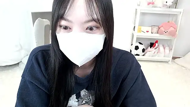 momo room online show from 04/25/26, 11:02