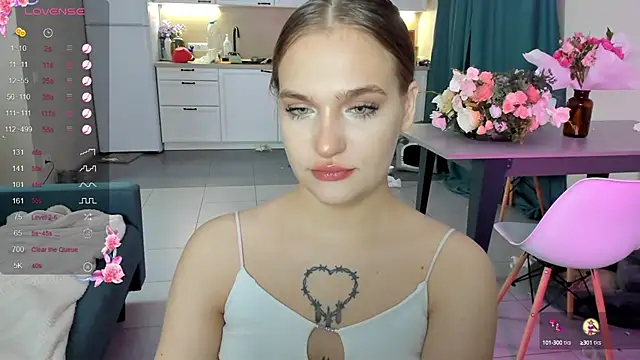 Snapshot of CarolineLovers chatting on 12/02/24, 02:42 CarolineLovers online show from 12/02/24, 02:42