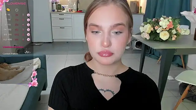 Snapshot of CarolineLovers chatting on 12/03/24, 11:24 CarolineLovers online show from 12/03/24, 11:24