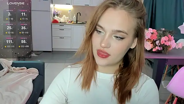 Snapshot of CarolineLovers chatting on 12/05/24, 11:51 CarolineLovers online show from 12/05/24, 11:51