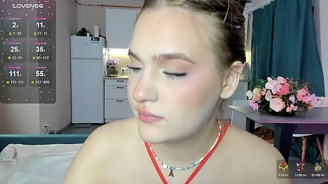 Snapshot of CarolineLovers chatting on 12/12/24, 11:14 CarolineLovers online show from 12/12/24, 11:14