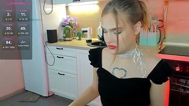 Snapshot of CarolineLovers chatting on 12/13/24, 10:55 CarolineLovers online show from 12/13/24, 10:55