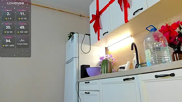 Snapshot of CarolineLovers chatting on 12/14/24, 02:01 CarolineLovers online show from 12/14/24, 02:01