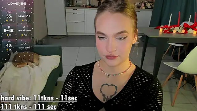 Snapshot of CarolineLovers chatting on 12/21/24, 03:47 CarolineLovers online show from 12/21/24, 03:47