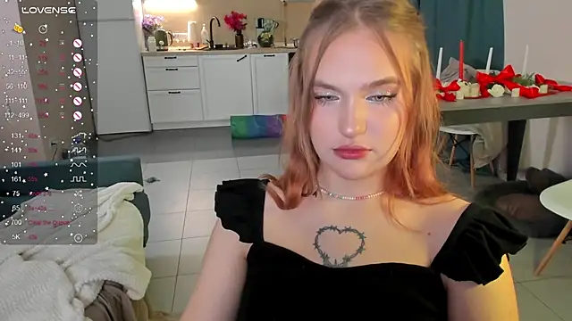 Snapshot of CarolineLovers chatting on 12/27/24, 03:20 CarolineLovers online show from 12/27/24, 03:20