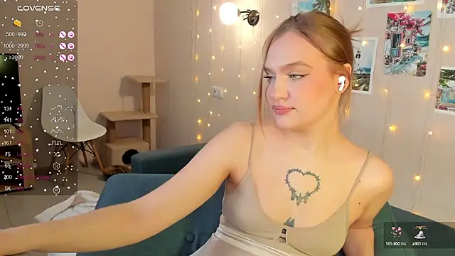 Snapshot of CarolineLovers chatting on 01/13/25, 06:16 CarolineLovers online show from 01/13/25, 06:16