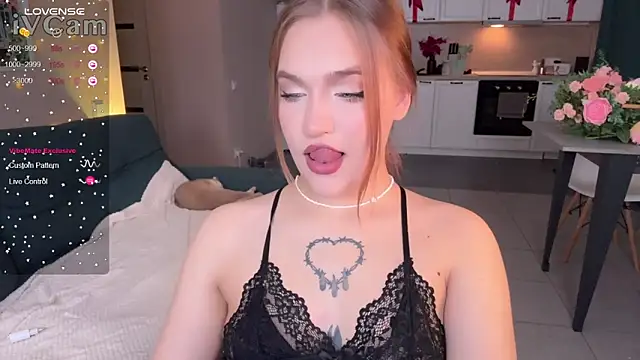 Snapshot of CarolineLovers chatting on 02/01/25, 12:29 CarolineLovers online show from 02/01/25, 12:29