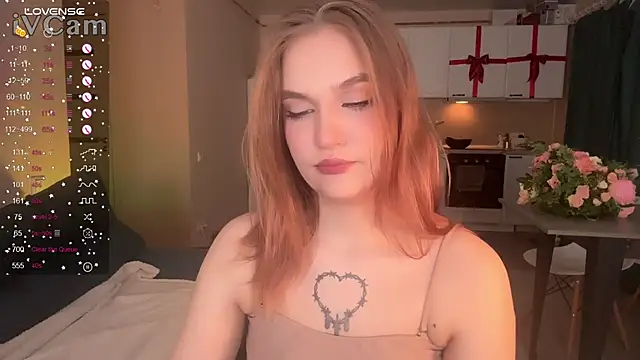 Snapshot of CarolineLovers chatting on 02/07/25, 08:53 CarolineLovers online show from 02/07/25, 08:53