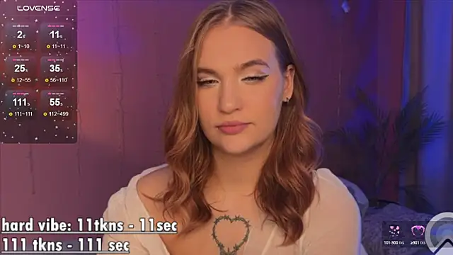 Snapshot of CarolineLovers chatting on 03/06/25, 05:57 CarolineLovers online show from 03/06/25, 05:57