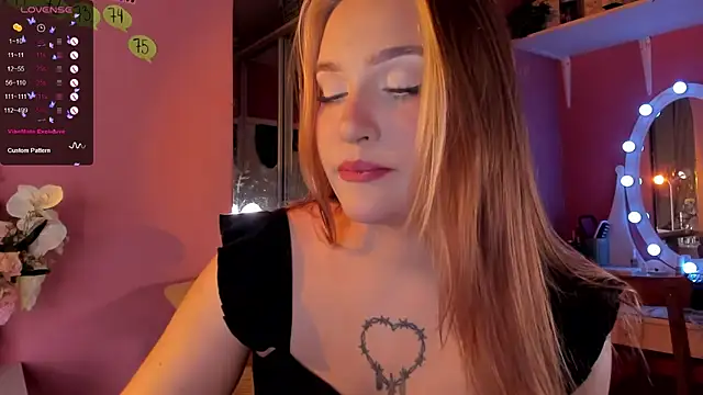 Snapshot of CarolineLovers chatting on 10/06/25, 09:23 CarolineLovers online show from 10/06/25, 09:23