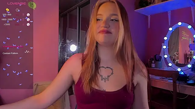 Snapshot of CarolineLovers chatting on 10/23/25, 08:51 CarolineLovers online show from 10/23/25, 08:51