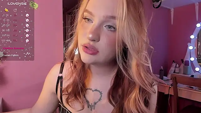 Snapshot of CarolineLovers chatting on 11/15/25, 09:11 CarolineLovers online show from 11/15/25, 09:11