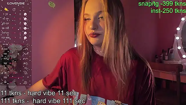 Snapshot of CarolineLovers chatting on 11/27/25, 09:28 CarolineLovers online show from 11/27/25, 09:28