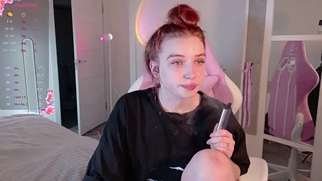 Snapshot of cinnabon_girls chatting on 10/13/25, 05:07 cinnabon girls online show from 10/13/25, 05:07