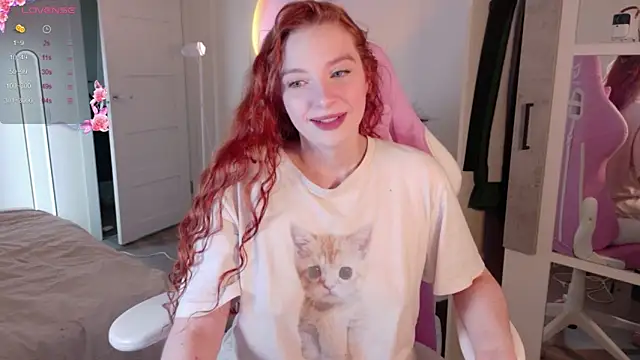 Snapshot of cinnabon_girls chatting on 10/20/25, 12:05 cinnabon girls online show from 10/20/25, 12:05