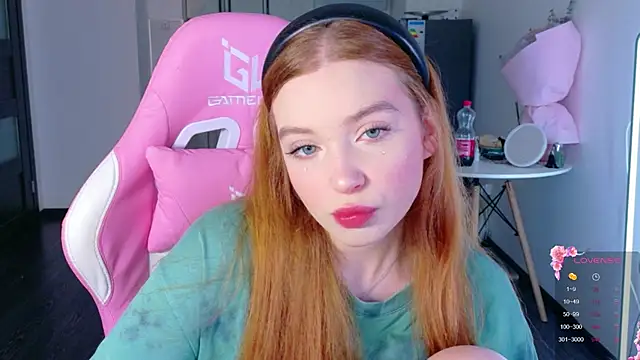 Snapshot of cinnabon_girls chatting on 03/25/26, 03:29 cinnabon girls online show from 03/25/26, 03:29