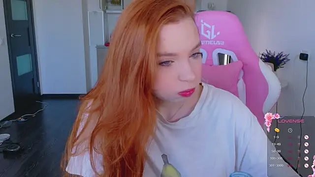 Snapshot of cinnabon_girls chatting on 04/17/26, 10:51 cinnabon girls online show from 04/17/26, 10:51