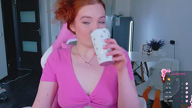 Snapshot of cinnabon_girls chatting on 04/18/26, 03:05 cinnabon girls online show from 04/18/26, 03:05