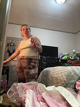 Snapshot of lezbean24 chatting on 02/05/26, 11:53 lezbean24 online show from 02/05/26, 11:53