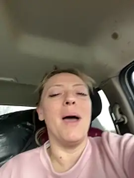 Snapshot of lezbean24 chatting on 02/23/26, 09:23 lezbean24 online show from 02/23/26, 09:23