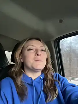 Snapshot of lezbean24 chatting on 02/24/26, 10:41 lezbean24 online show from 02/24/26, 10:41