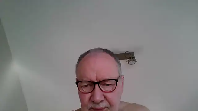 Snapshot of jimmybenido chatting on 04/24/26, 04:42 jimmybenido online show from 04/24/26, 04:42