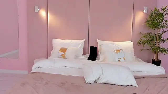 CamillaLarson online show from 02/06/25, 10:37