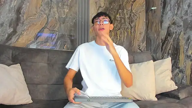 Snapshot of Daviid_laidd chatting on 10/23/25, 08:07 Daviid laidd online show from 10/23/25, 08:07