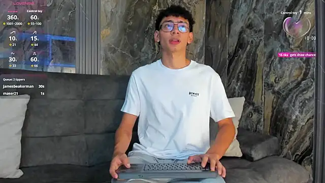 Snapshot of Daviid_laidd chatting on 10/24/25, 08:11 Daviid laidd online show from 10/24/25, 08:11