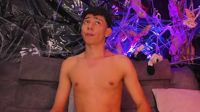 Snapshot of Daviid_laidd chatting on 10/28/25, 08:44 Daviid laidd online show from 10/28/25, 08:44