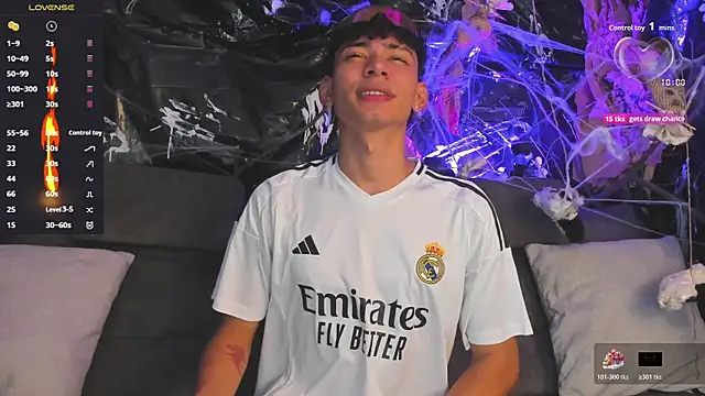 Snapshot of Daviid_laidd chatting on 10/29/25, 09:05 Daviid laidd online show from 10/29/25, 09:05