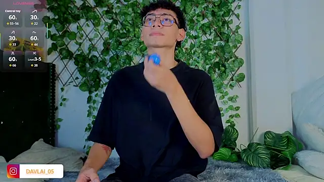 Snapshot of Daviid_laidd chatting on 11/15/25, 08:49 Daviid laidd online show from 11/15/25, 08:49