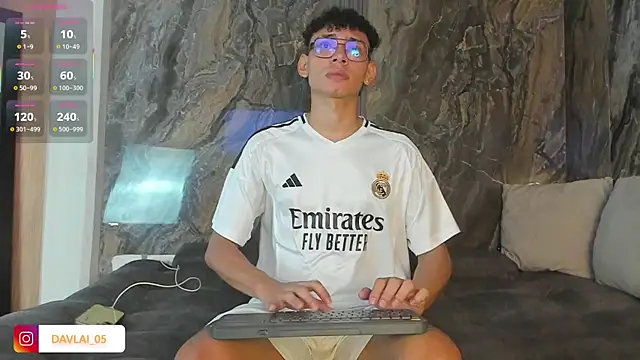 Snapshot of Daviid_laidd chatting on 11/18/25, 08:57 Daviid laidd online show from 11/18/25, 08:57