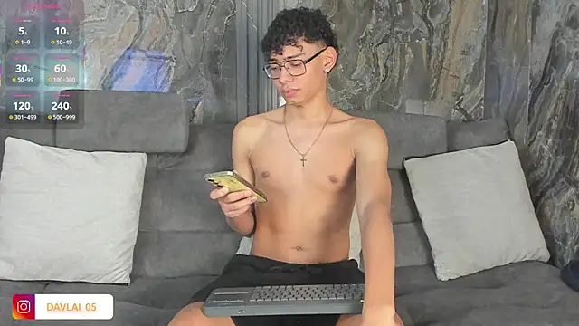 Snapshot of Daviid_laidd chatting on 11/20/25, 09:14 Daviid laidd online show from 11/20/25, 09:14