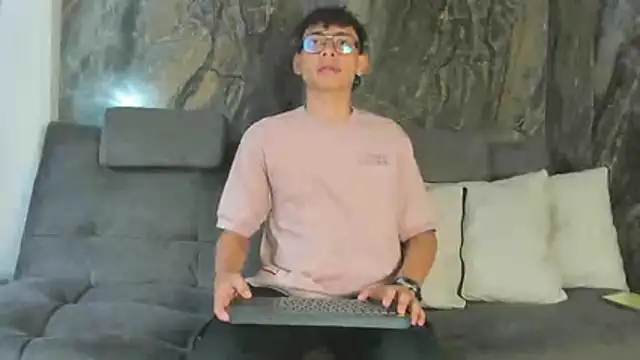 Snapshot of Daviid_laidd chatting on 12/15/25, 07:29 Daviid laidd online show from 12/15/25, 07:29