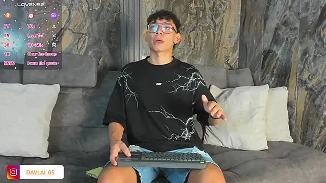 Snapshot of Daviid_laidd chatting on 12/19/25, 07:32 Daviid laidd online show from 12/19/25, 07:32