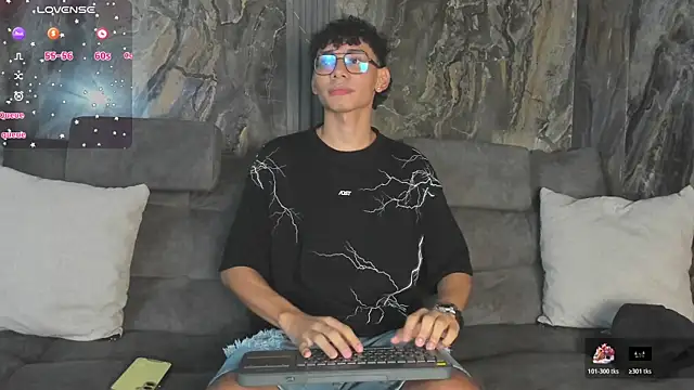 Snapshot of Daviid_laidd chatting on 12/20/25, 11:34 Daviid laidd online show from 12/20/25, 11:34