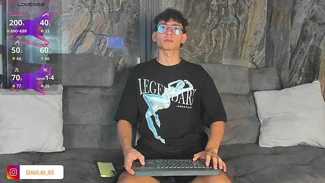 Snapshot of Daviid_laidd chatting on 12/22/25, 07:33 Daviid laidd online show from 12/22/25, 07:33