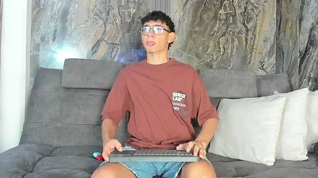 Snapshot of Daviid_laidd chatting on 01/12/26, 07:08 Daviid laidd online show from 01/12/26, 07:08