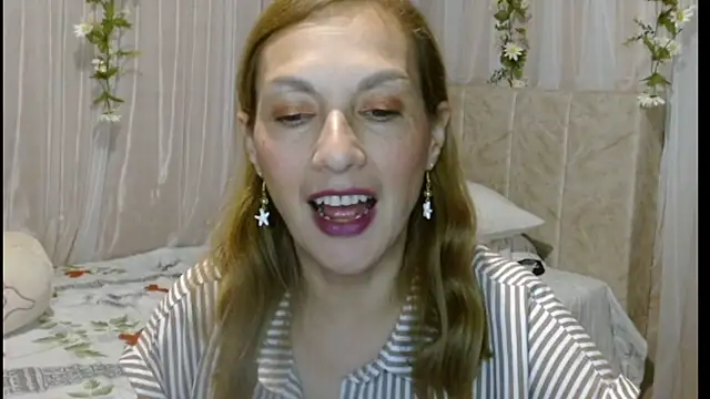 italagomez  online show from 02/14/25, 12:30